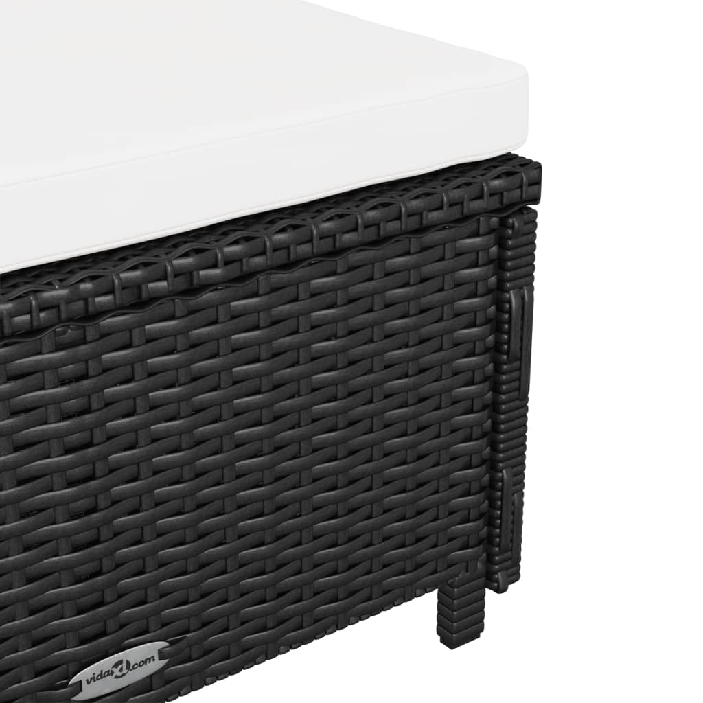 Ligbed met crèmewit kussen poly rattan zwart